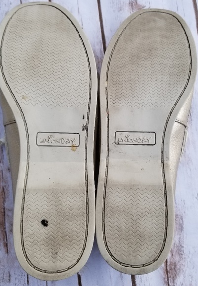 Unionbay Gold Metallic Loafers - Picture 4 of 5